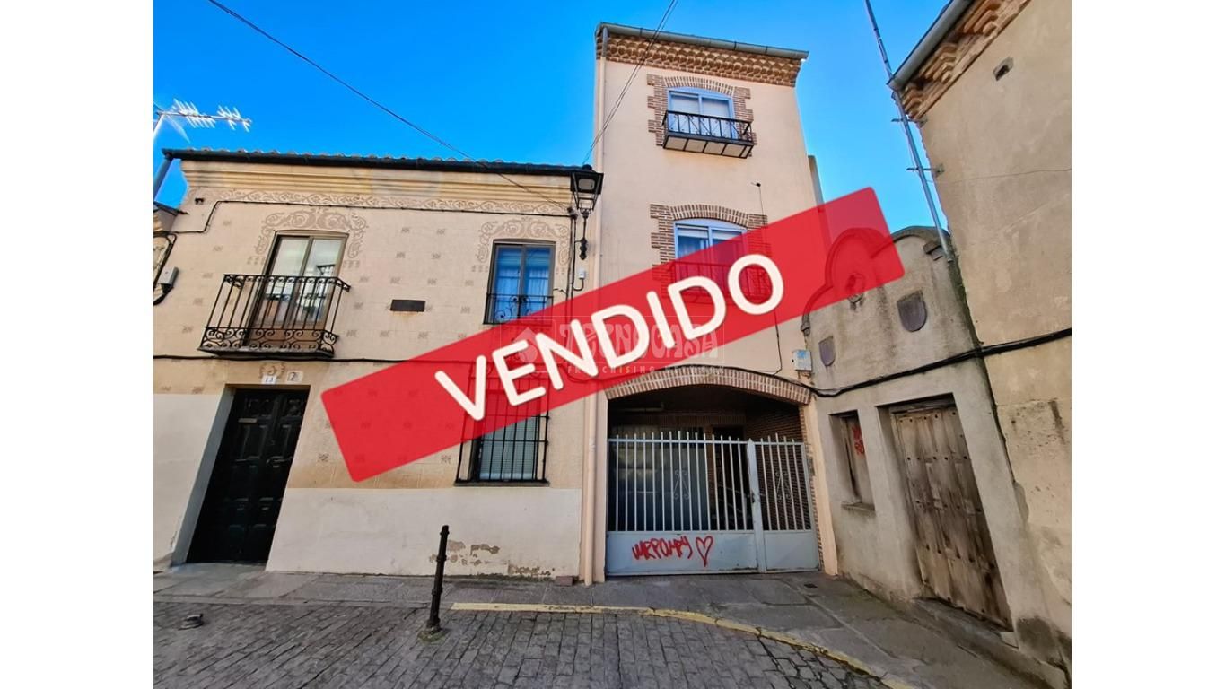 Vista exterior de Casa adosada en venda en Ávila Capital amb Parquet i Terrassa