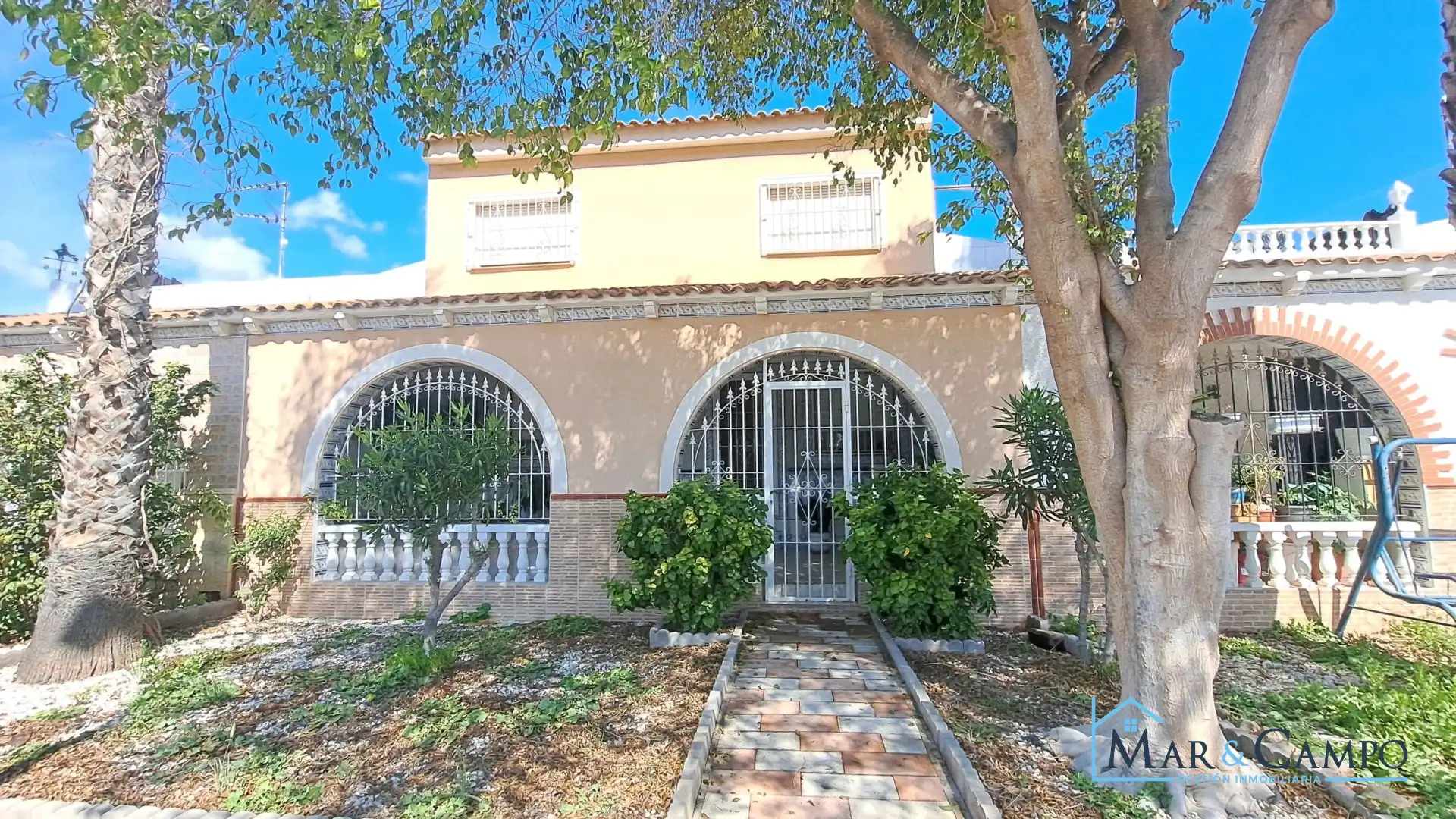 Vista exterior de Casa o chalet en venta en Los Alcázares con Aire acondicionado, Jardín privado y Terraza