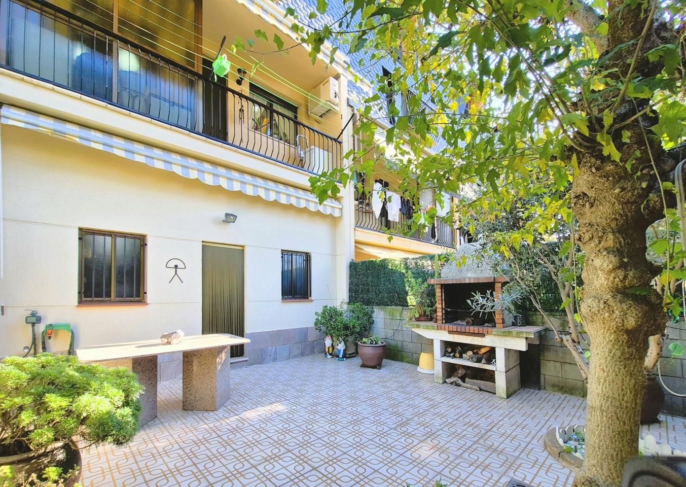 Garden of House or chalet for sale in Terrassa  with Air Conditioner, Heating and Private garden