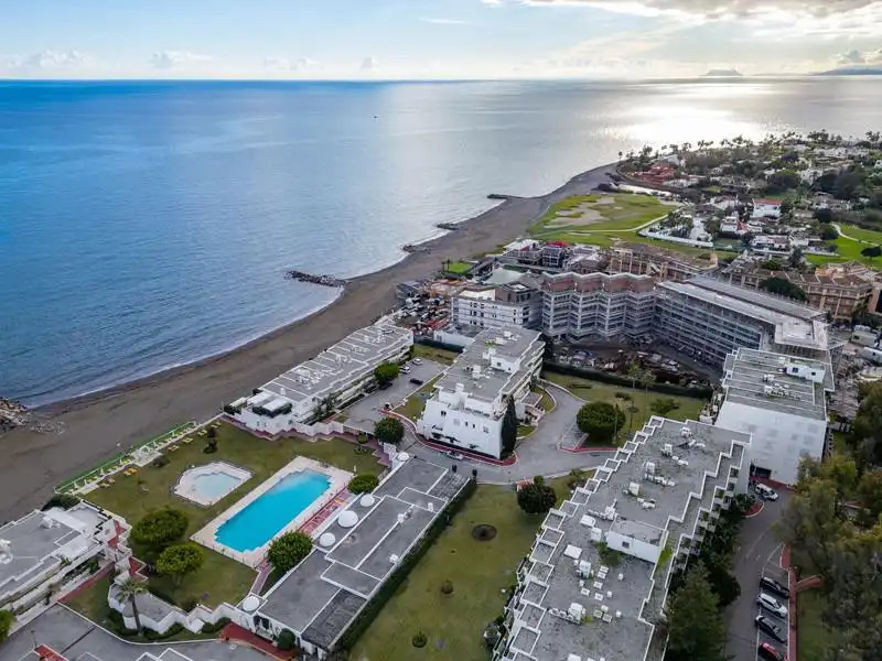 Vista exterior de Apartament en venda en Marbella amb Aire condicionat, Calefacció i Terrassa