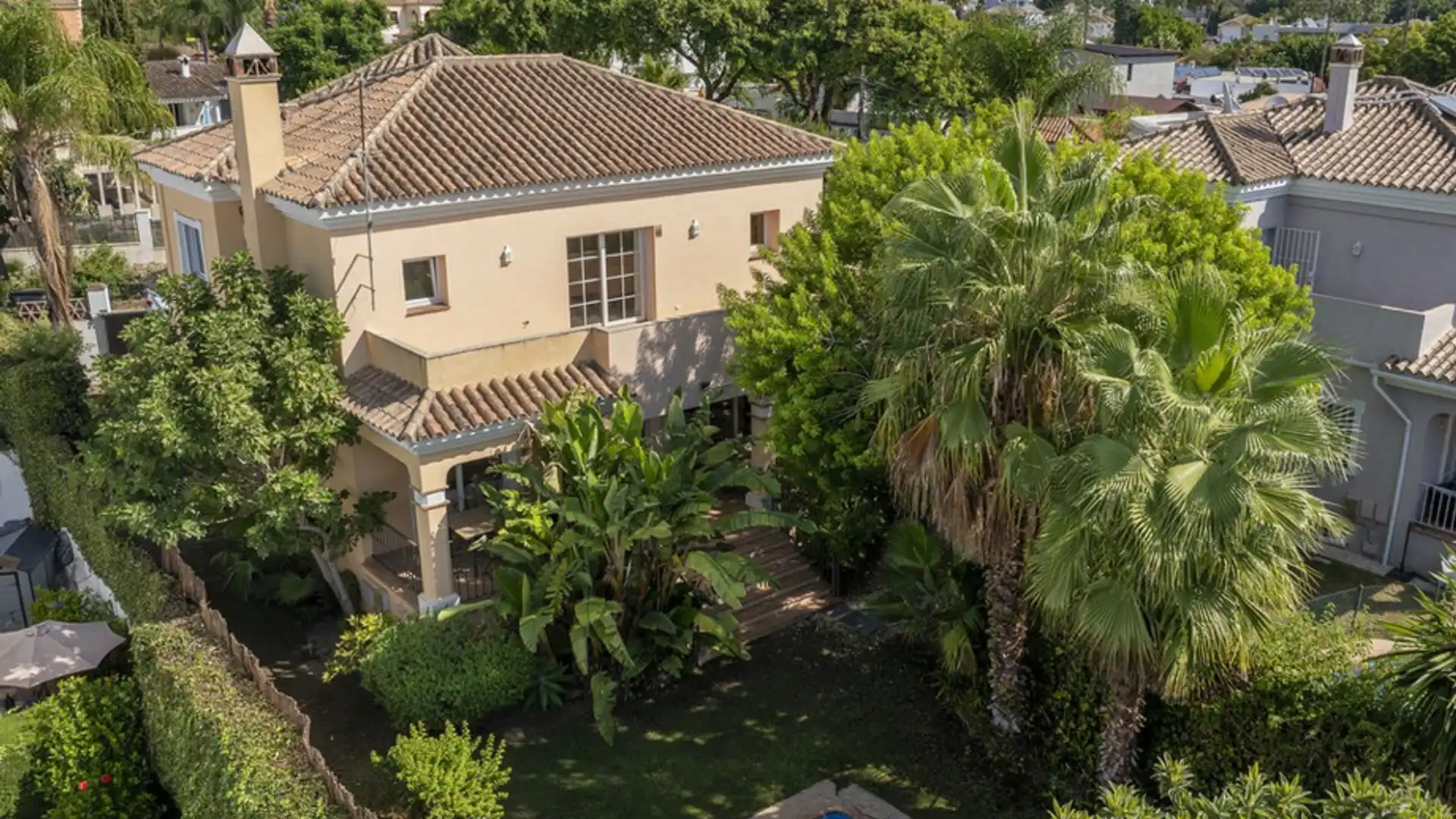 Exterior view of Flat for sale in Marbella  with Private garden, Terrace and Storage room