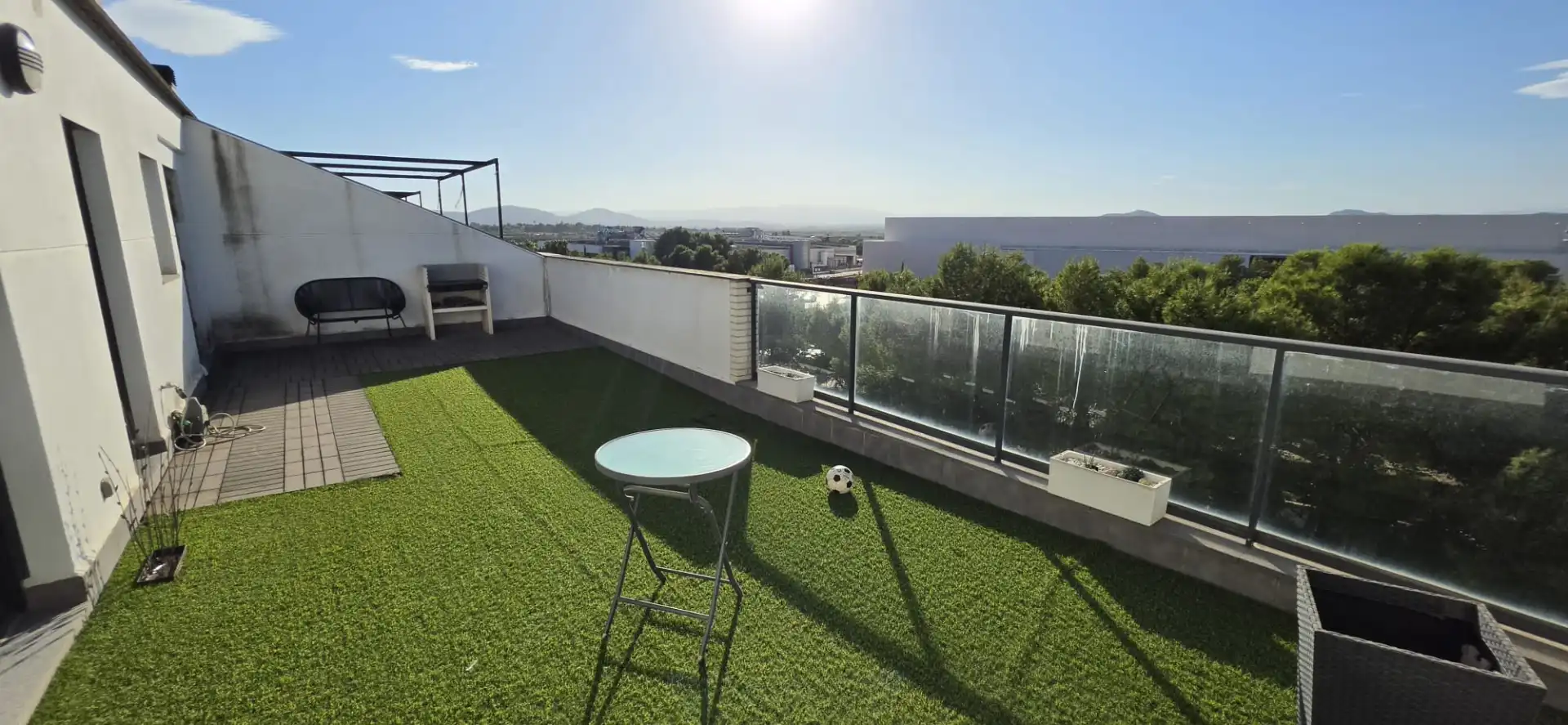Dúplex con terraza en alquiler en Avinguda de les Magnolies, imagen 3