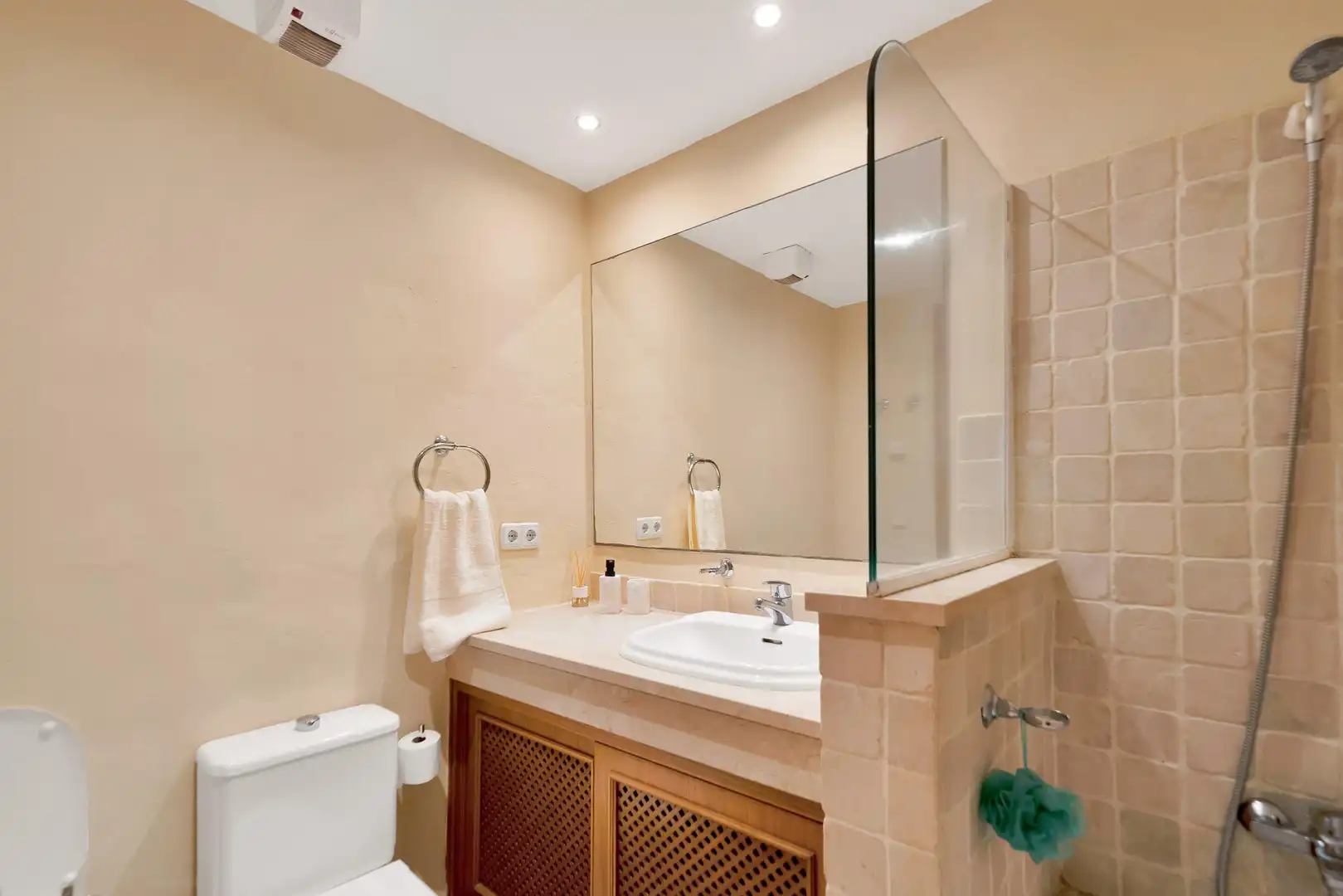Bathroom of Apartments for rent in Marbella  with Air Conditioner, Heating and Private garden