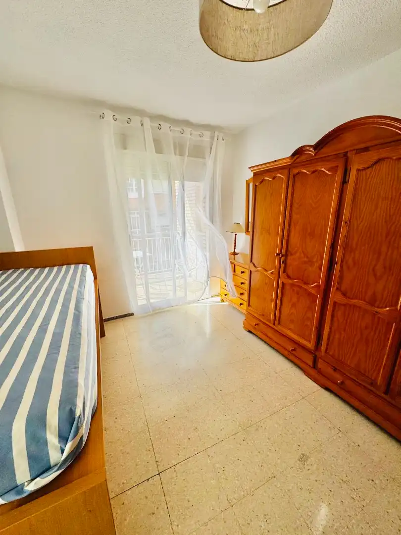 Habitación de Piso de alquiler en Granada con Calefacción, Terraza y Amueblado