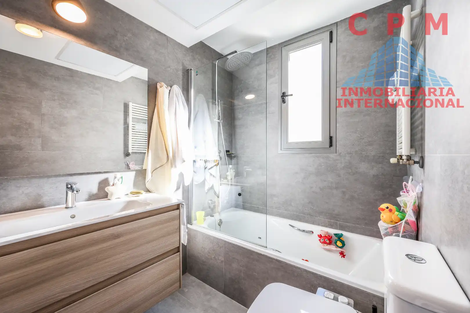 Badezimmer von Wohnung zur Miete in Madrid mit Klimaanlage, Heizung und Parkett