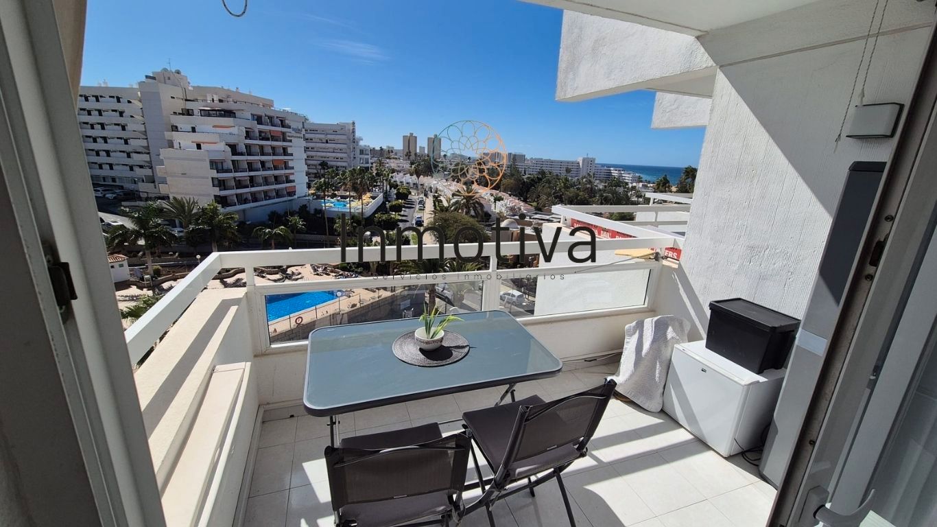 Habitación de Estudio en venta en Adeje con Amueblado, Balcón y Piscina comunitaria