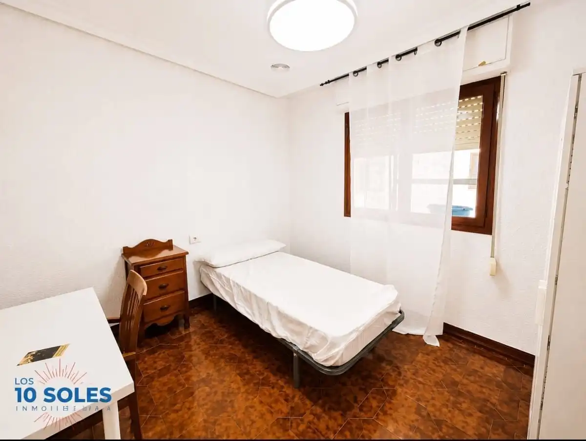 Habitación de Apartamento de alquiler en Orihuela con Amueblado