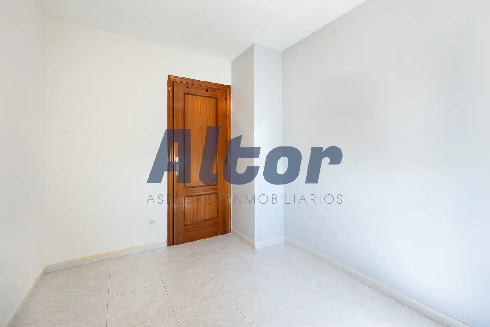Schlafzimmer von Dachboden zum Verkauf in Fuenlabrada mit Heizung, Terrasse und Alarm