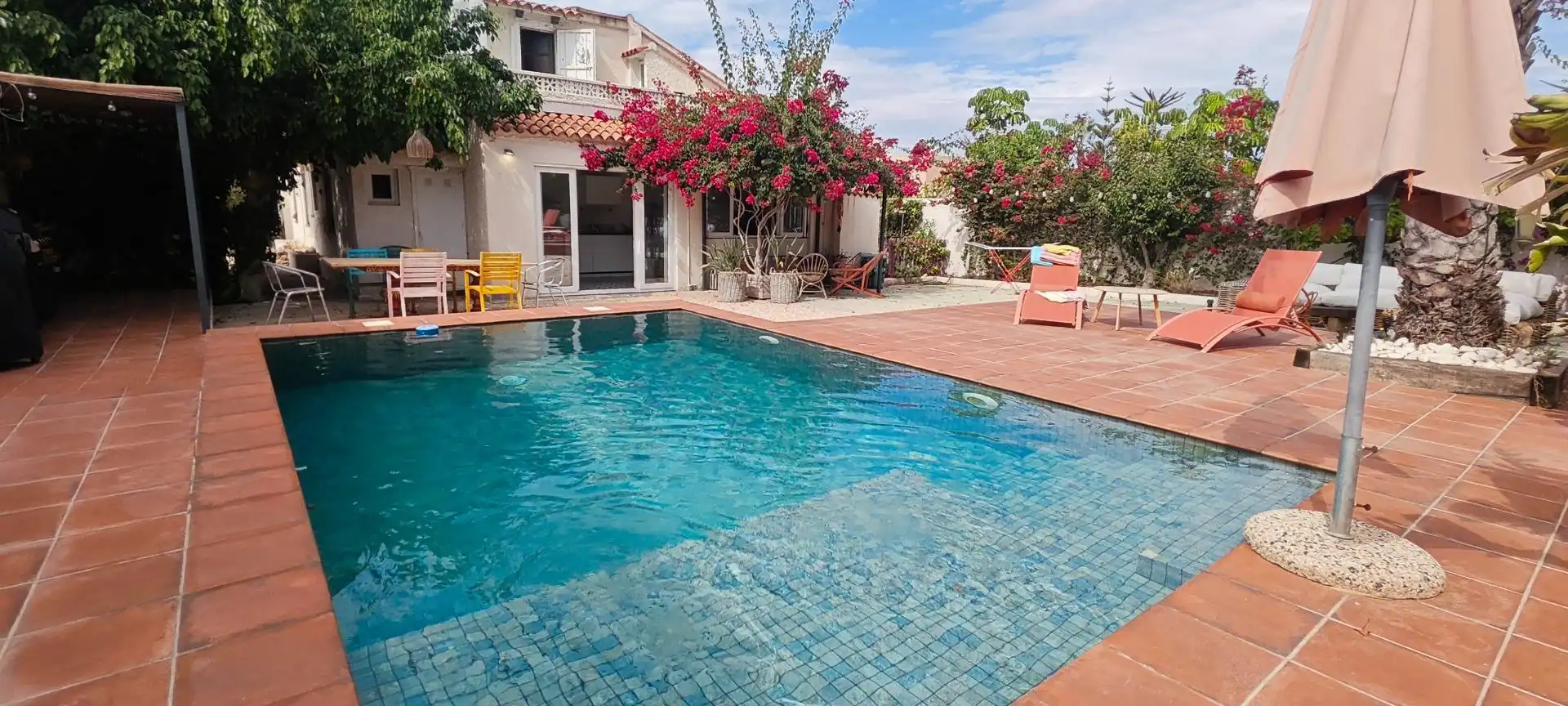 Swimming pool of Houses for sale in Los Arenales del Sol