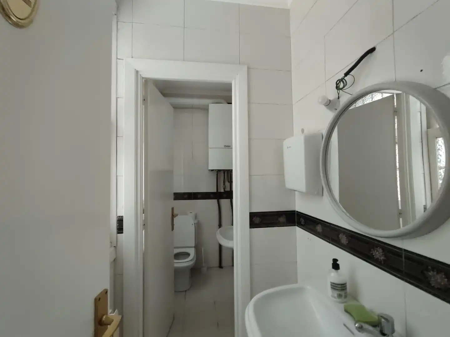 Badezimmer von Büro zum Verkauf in Bilbao  mit Klimaanlage, Heizung und Terrasse