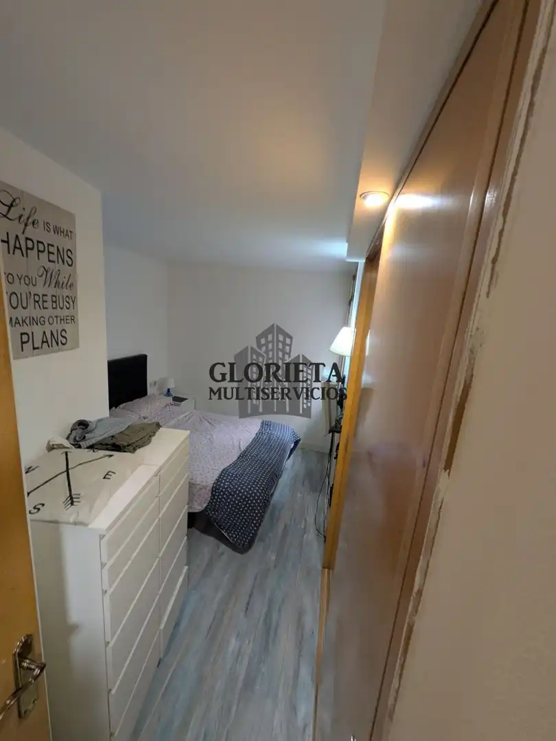 Habitación de Piso en venta en Vigo  con Calefacción, Trastero y Amueblado