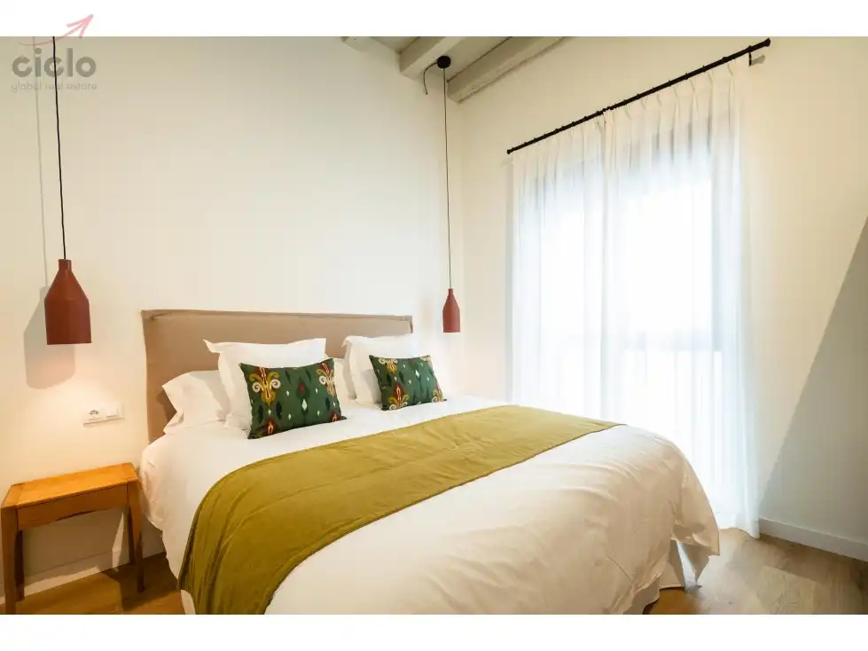 Habitación de Piso de alquiler en Sevilla con Terraza, Piscina y Amueblado