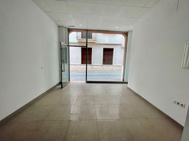 Local commercial à vendre à Cabra