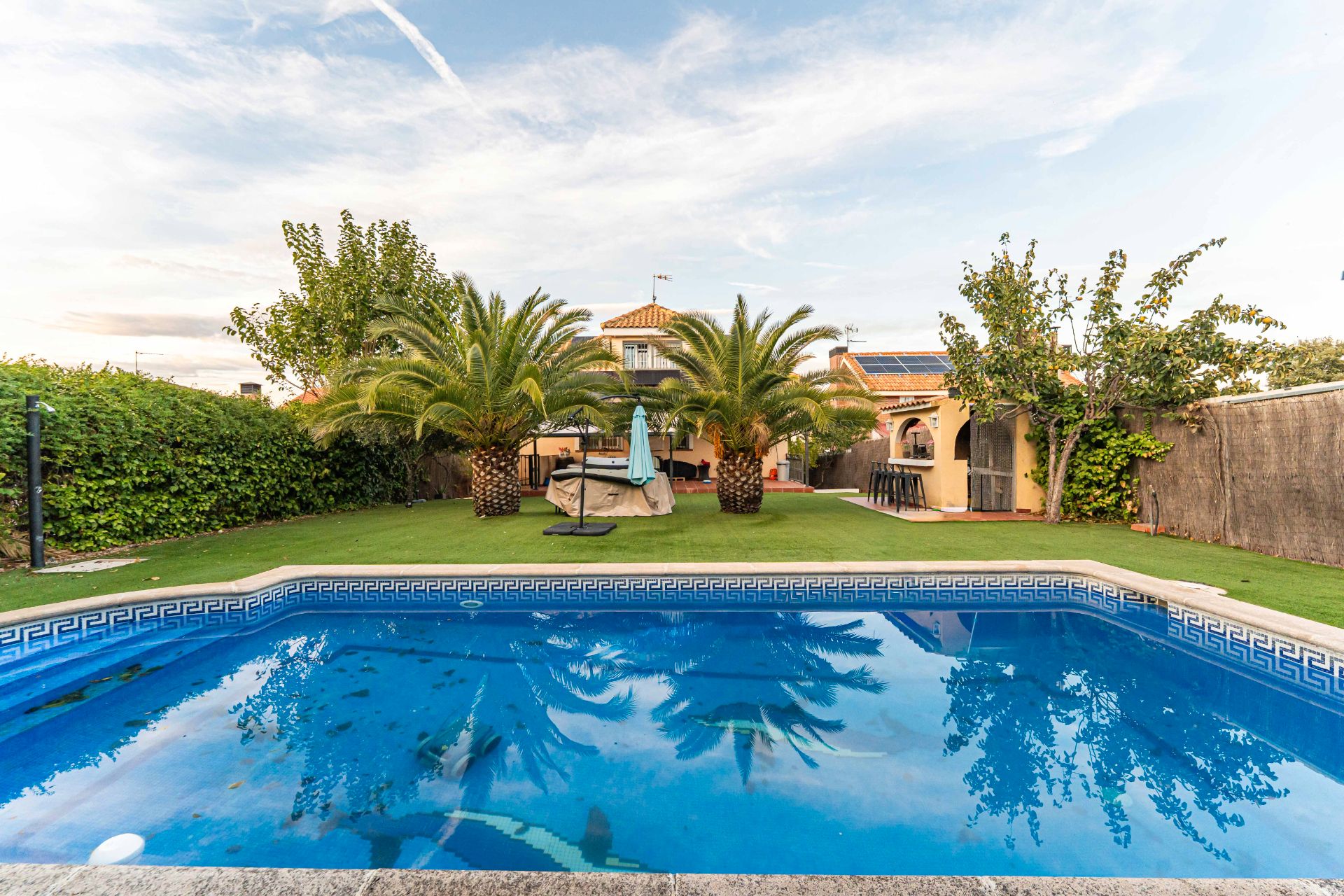 Piscina de Casa o xalet en venda en Sevilla la Nueva amb Calefacció, Jardí privat i Terrassa