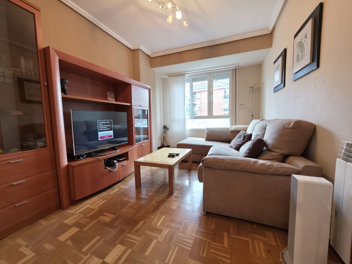 Sala d'estar de Pis en venda en Vitoria - Gasteiz amb Calefacció, Parquet i Terrassa