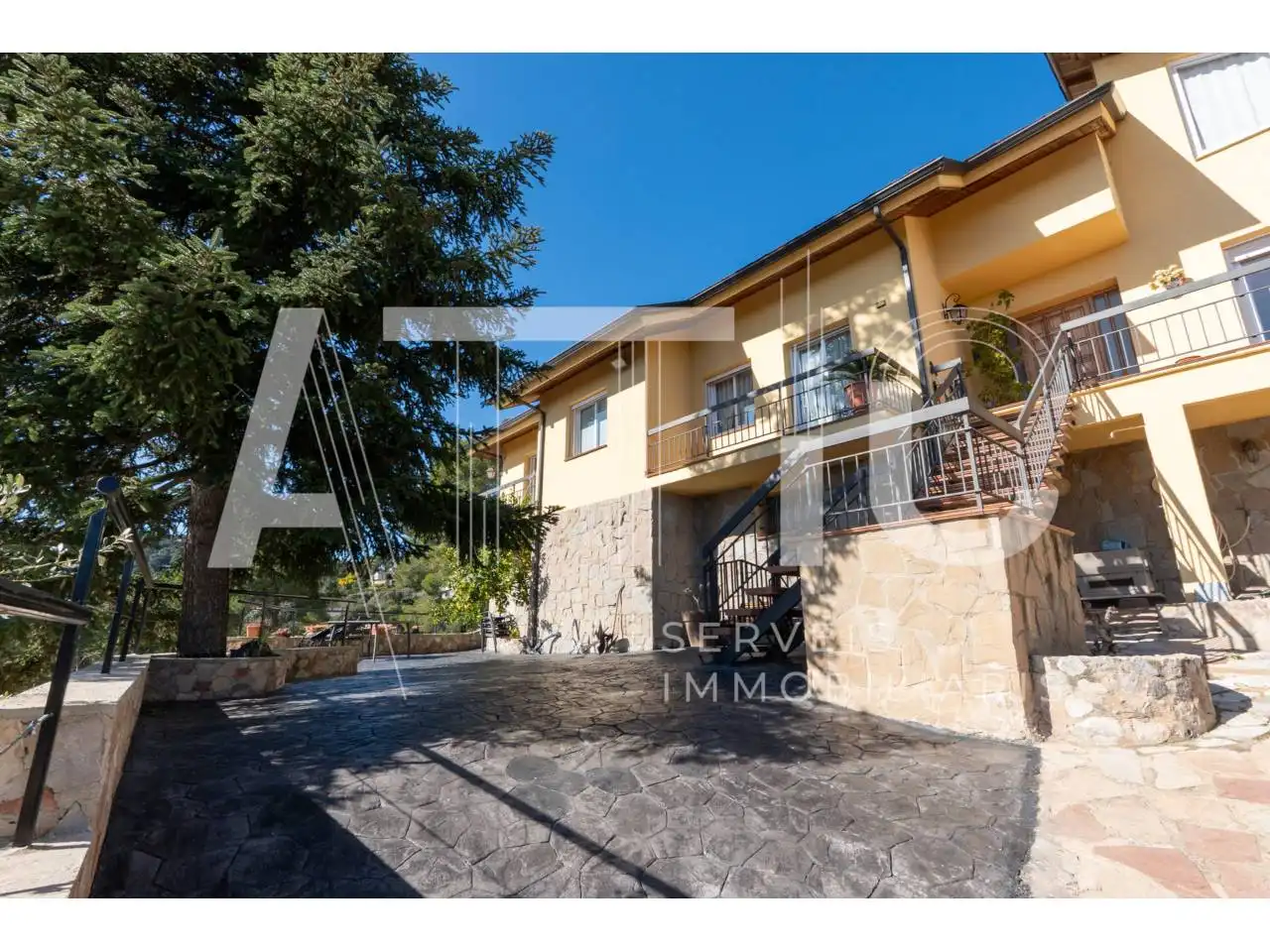 Vista exterior de Casa o xalet en venda en Castellar del Vallès amb Aire condicionat, Calefacció i Terrassa