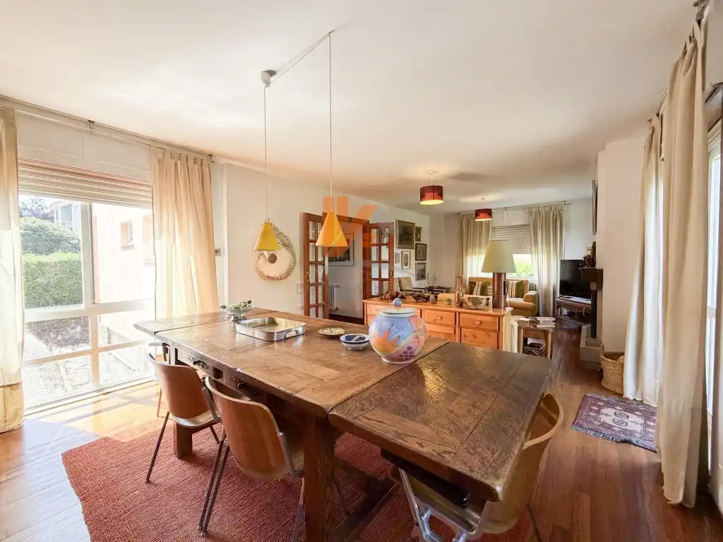 Comedor de Casa adosada en venta en Brión con Jardín privado, Trastero y Horno