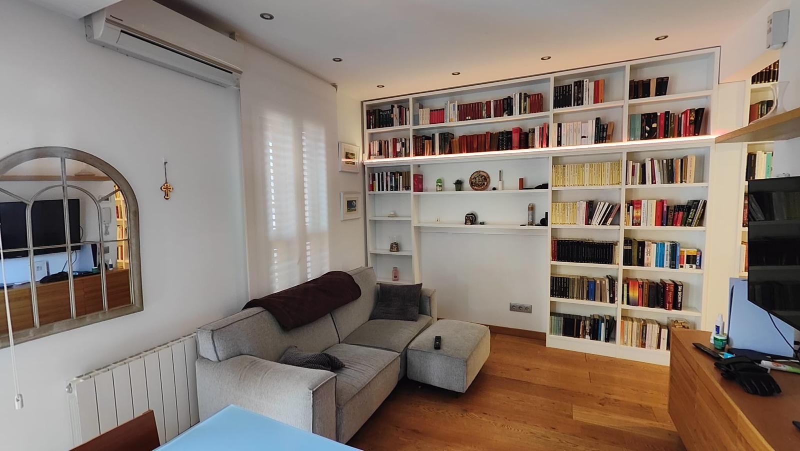 Living room of Apartment for sale in  Barcelona Capital  with Air Conditioner, Heating and Parquet flooring