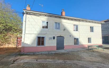 Vista exterior de Casa o xalet en venda en Presencio amb Jardí privat