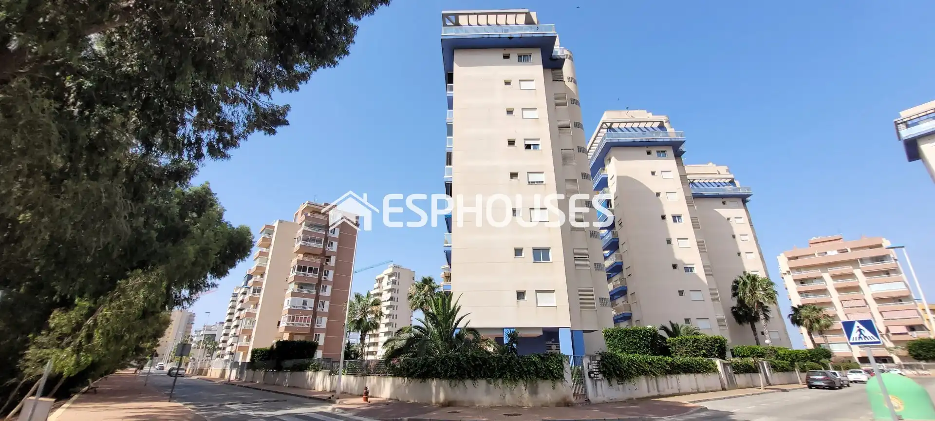 Apartment with terrace for sale in Puerto Deportivo