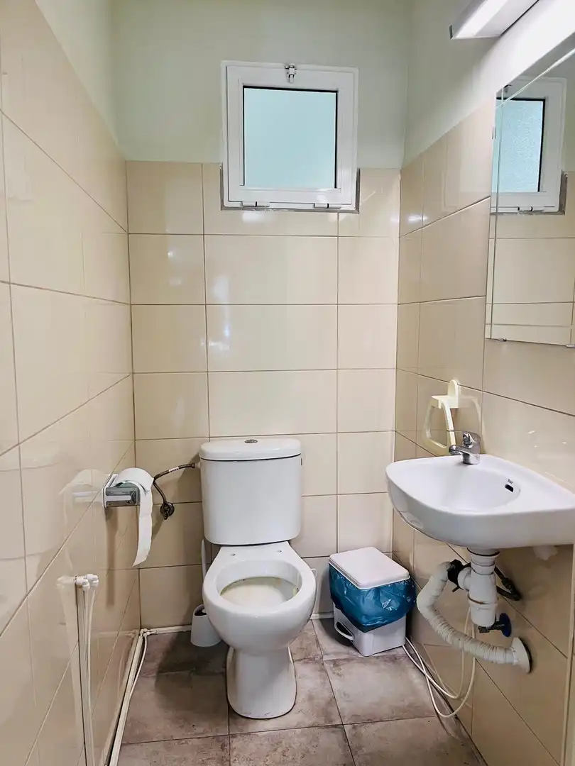 Baño de Local de alquiler en Elche / Elx con Aire acondicionado y Amueblado