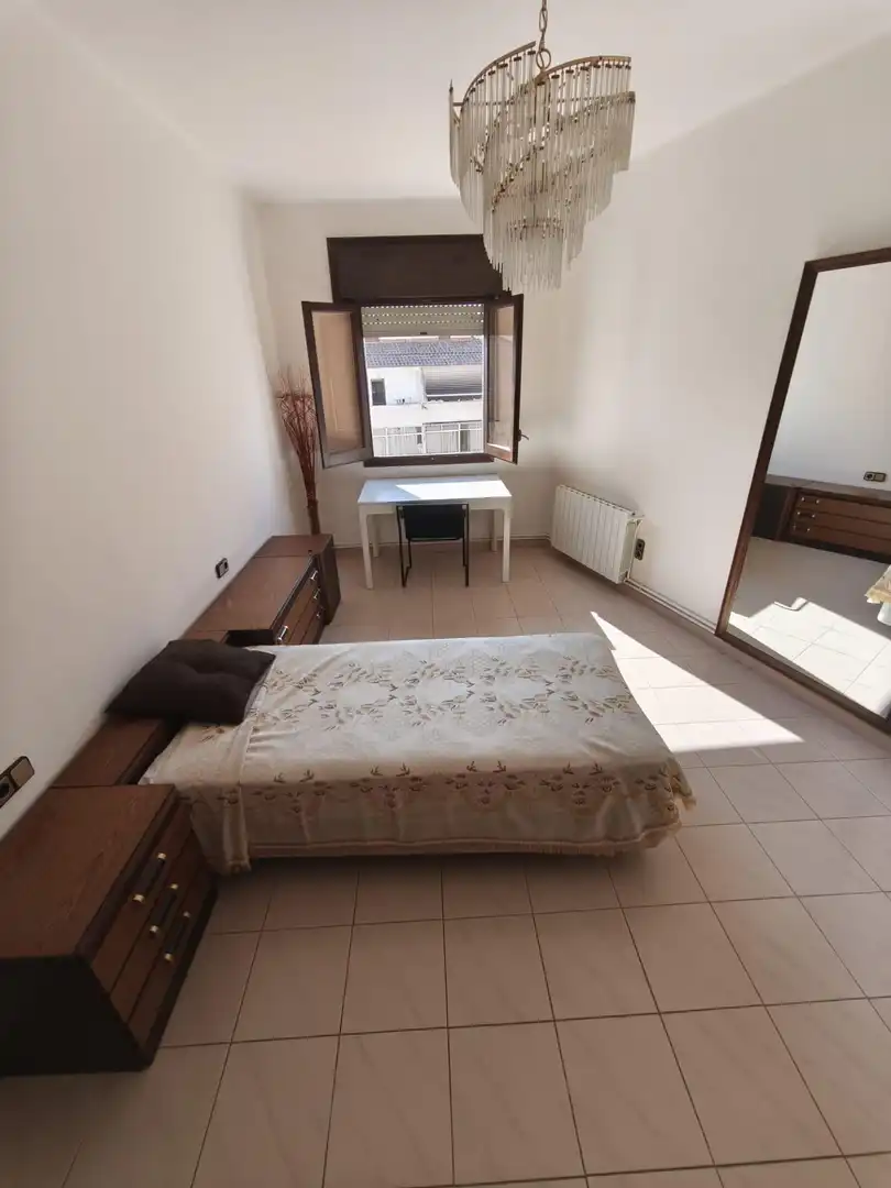 Schlafzimmer von Wohnung zur Miete in Lleida mit Heizung, Möbliert und Balkon