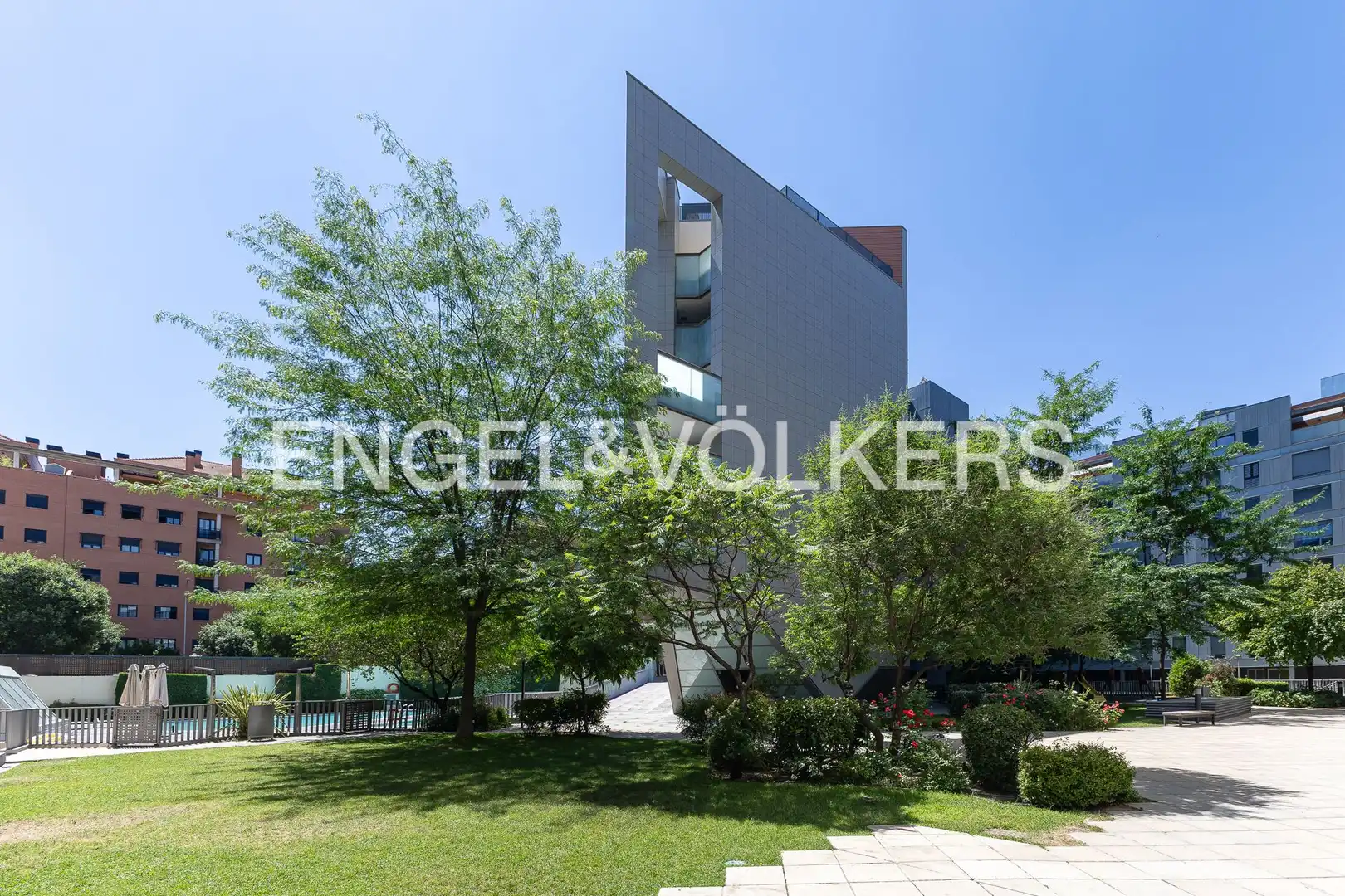 Vista exterior de Apartamento en venta en Madrid con Aire acondicionado, Calefacción y Jardín privado