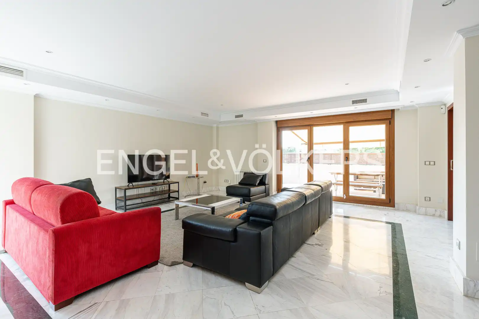 Sala d'estar de Casa o xalet de lloguer en Pozuelo de Alarcón amb Aire condicionat, Calefacció i Jardí privat