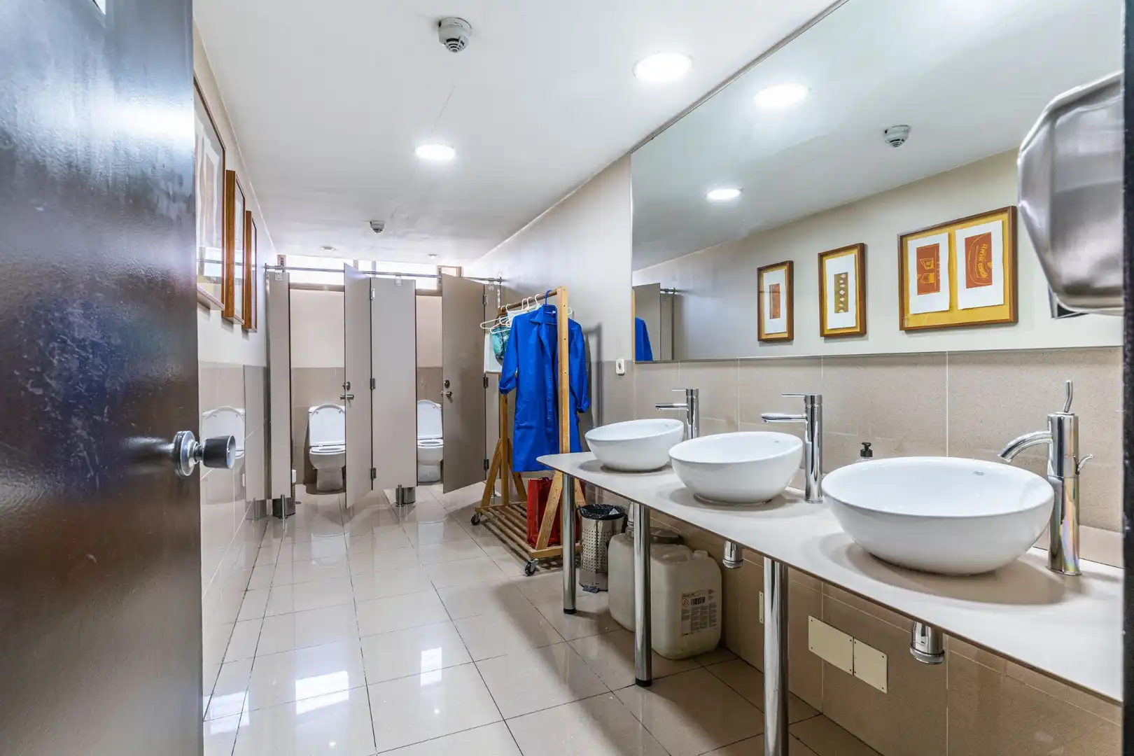 Badezimmer von Gebäude zum Verkauf in Madrid
