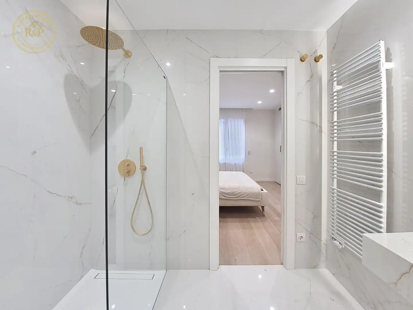 Bathroom of Flat for sale in Barcelona  with Heating, Storage room and Swimming Pool