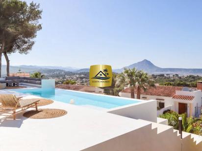 Vista exterior de Casa o xalet en venda en Jávea / Xàbia amb Aire condicionat, Calefacció i Jardí privat