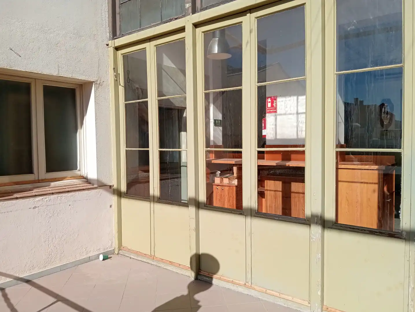 Außenansicht von Erdgeschoss zum Verkauf in Terrassa mit Klimaanlage, Heizung und Privatgarten