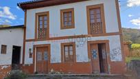 Vista exterior de Casa o xalet en venda en Grado amb Jardí privat i Alarma