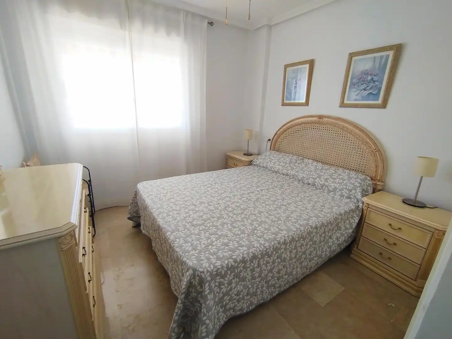 Habitación de Apartamento de alquiler en El Puig de Santa Maria con Terraza, Piscina y Amueblado
