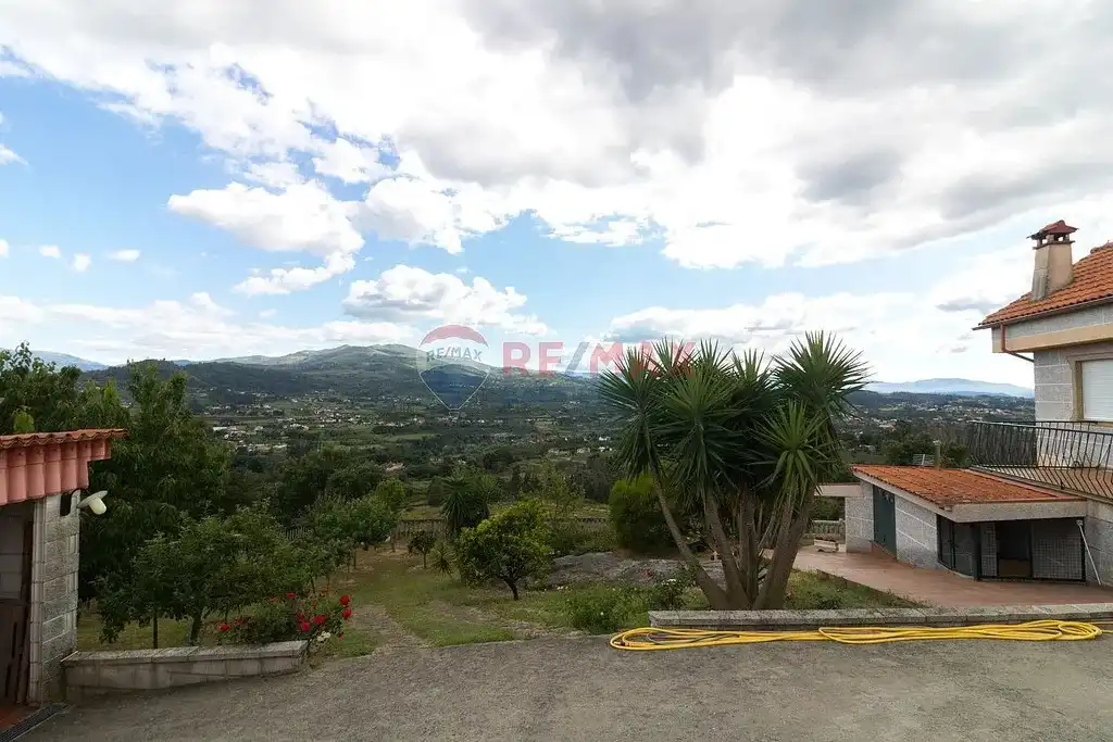 Vista exterior de Casa o xalet en venda en As Neves   amb Calefacció, Jardí privat i Parquet