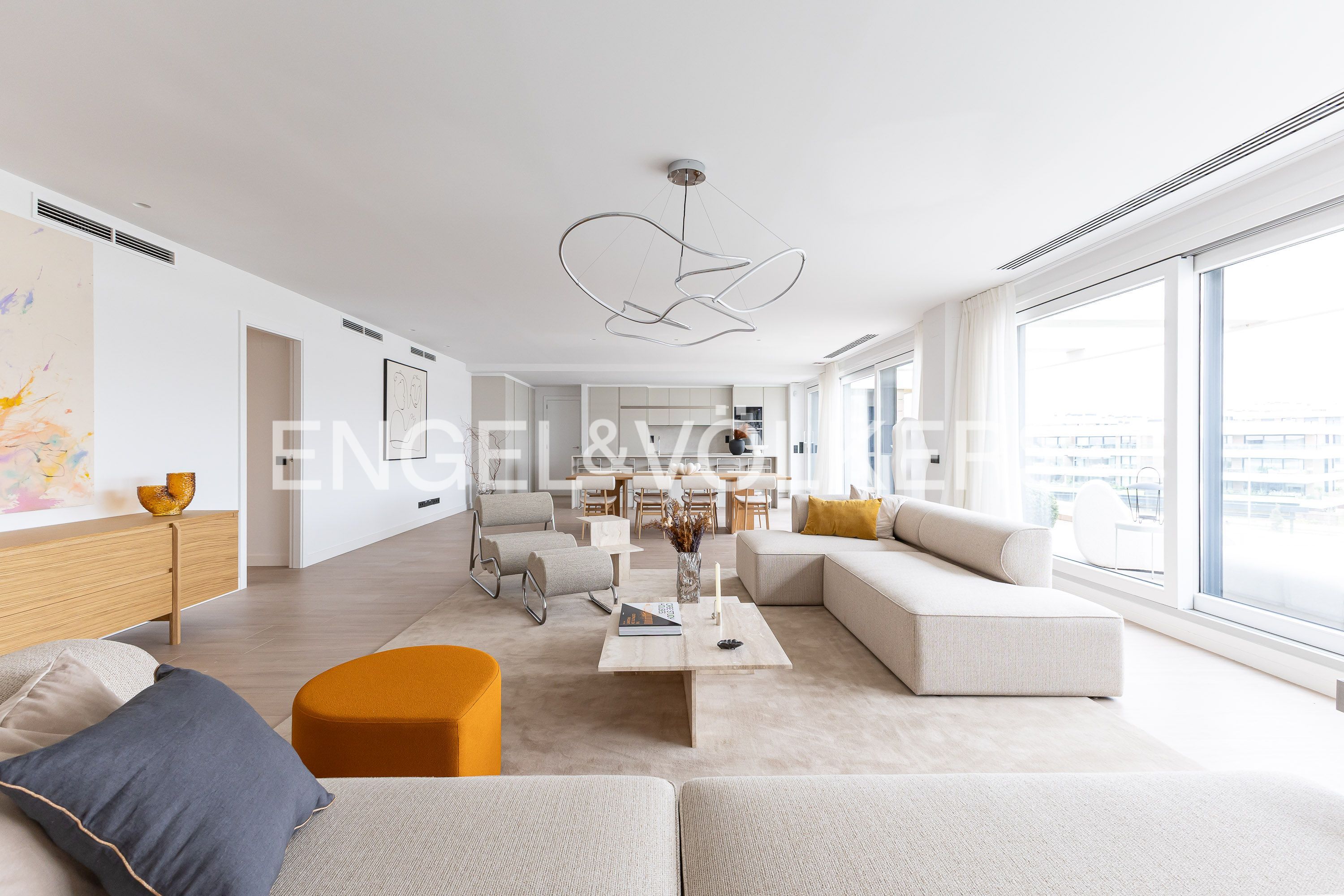 Sala d'estar de Àtic en venda en La Moraleja amb Aire condicionat, Calefacció i Jardí privat