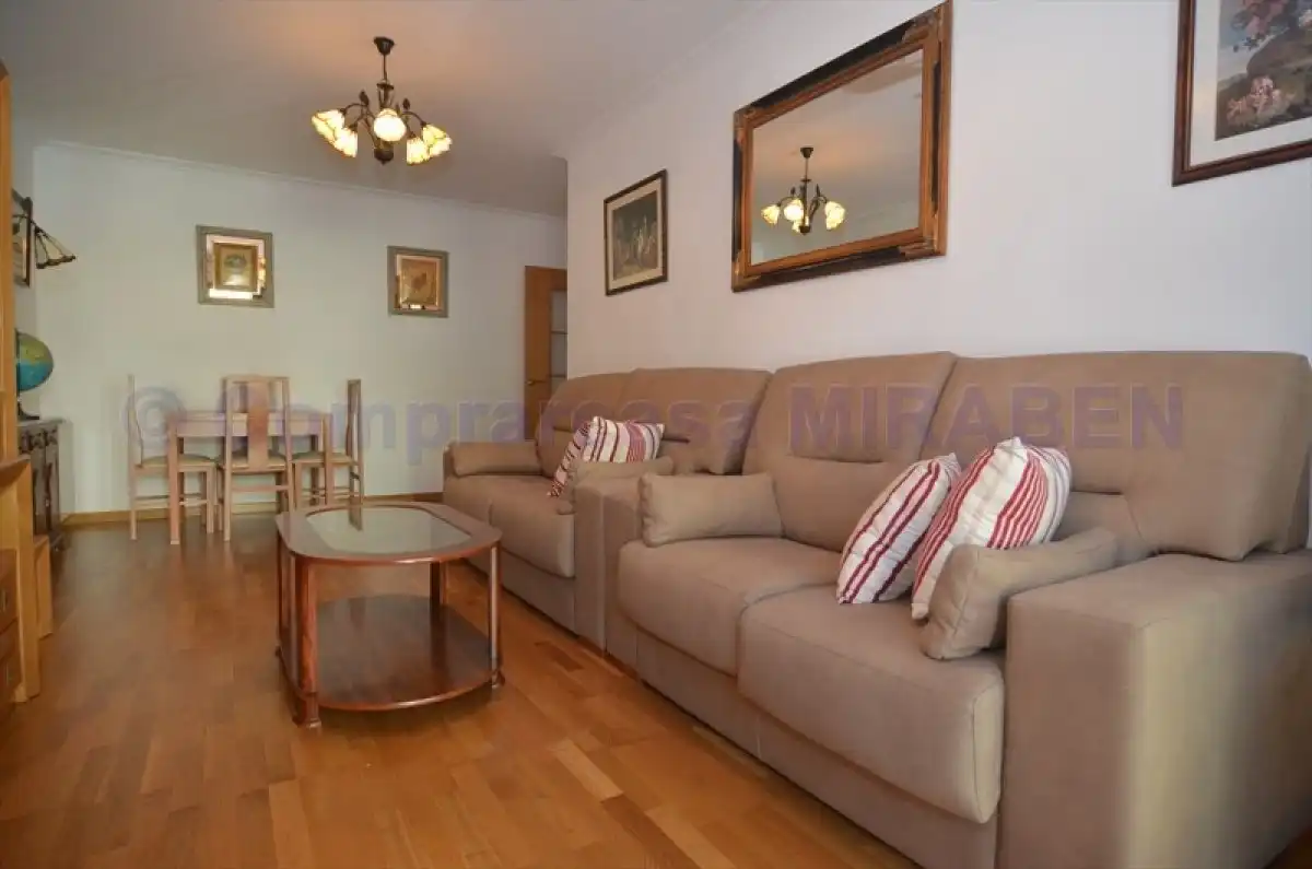 Flat with terrace to rent in Calle CIMADEVILA 41