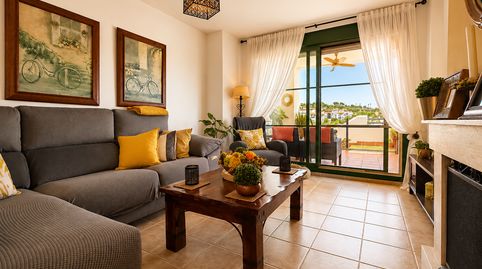 PLANTA BAJA CON GRAN JARDÍN PRIVADO Y VISTAS PANORÁMICAS AL MAR  ALCAIDESA, imagen 2