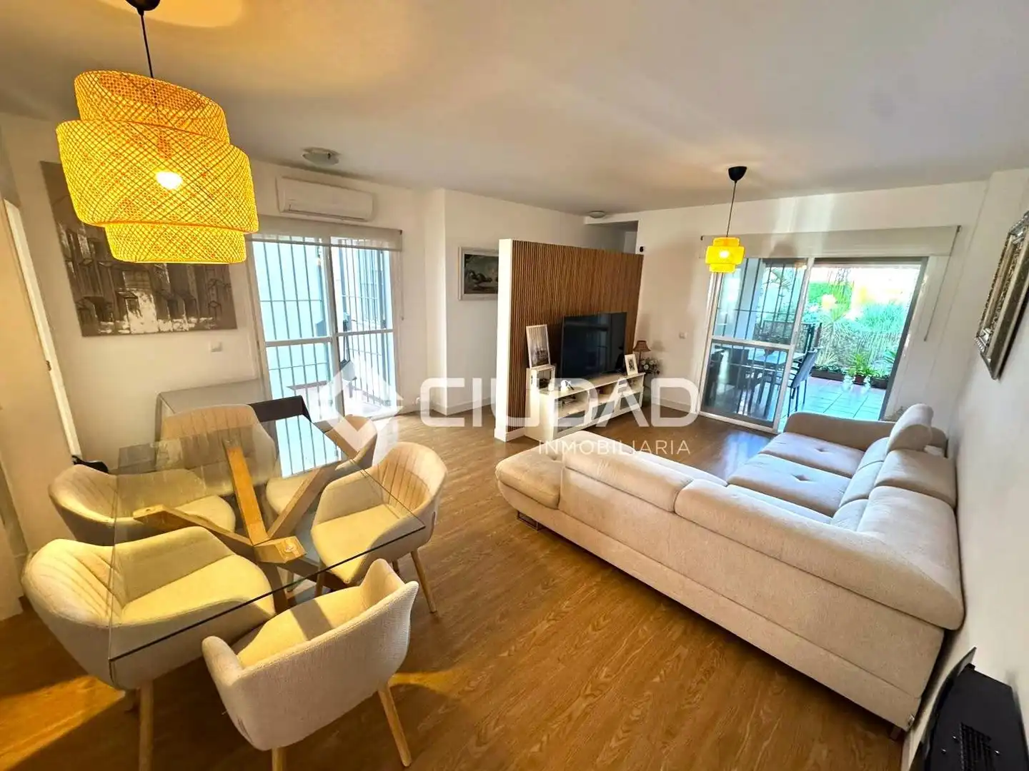 Vista exterior de Piso en venta en Sanlúcar de Barrameda con Aire acondicionado, Jardín privado y Amueblado