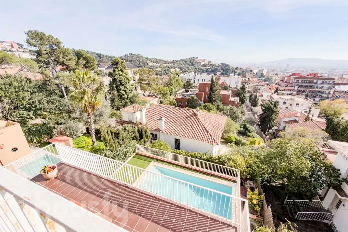 Vista exterior de Casa o xalet en venda en Barcelona amb Aire condicionat, Calefacció i Jardí privat