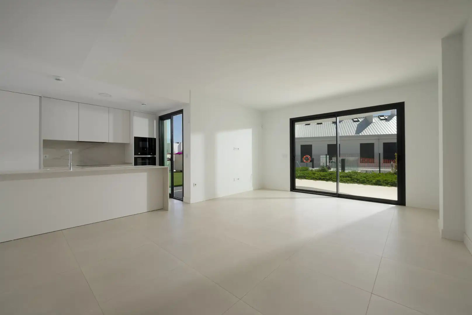 Sala de estar de Planta baja en venta en Fuengirola con Aire acondicionado, Jardín privado y Terraza