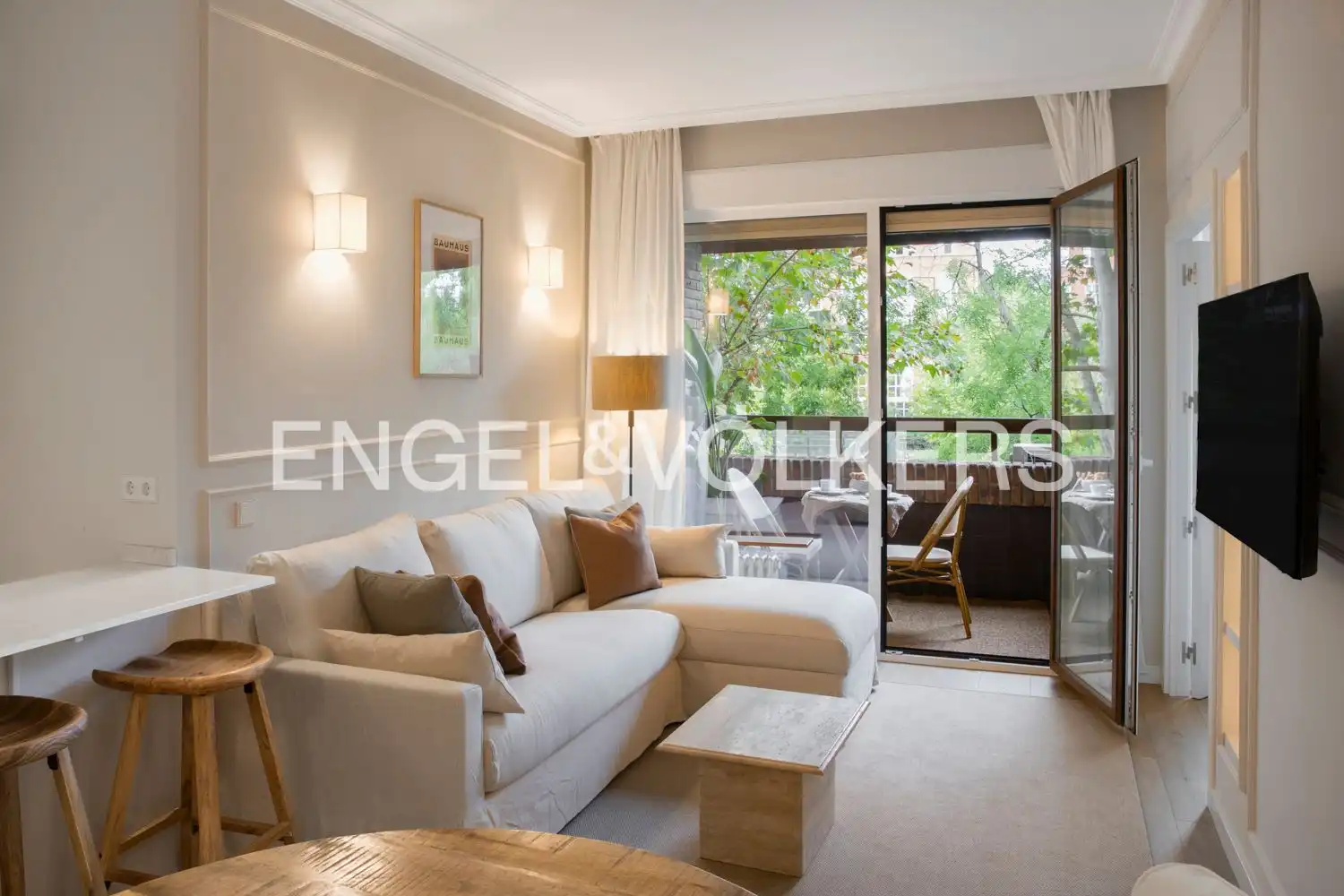 Living room of Flat for rent in  Madrid Capital  with Air Conditioner, Heating and Terrace