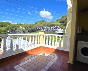 Vista exterior de Casa adosada en venda en Estepona amb Aire condicionat, Terrassa i Piscina