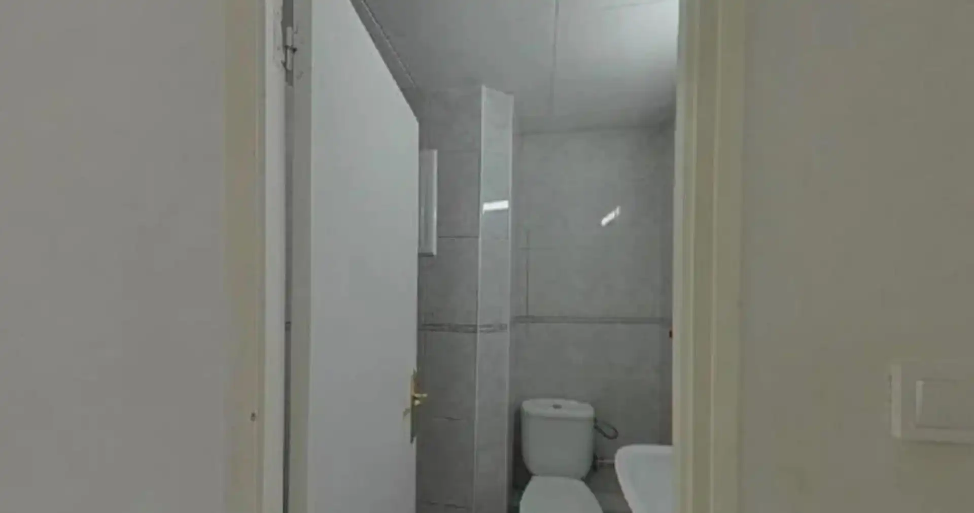 Badezimmer von Wohnungen zum Verkauf in Sabadell mit Balkon