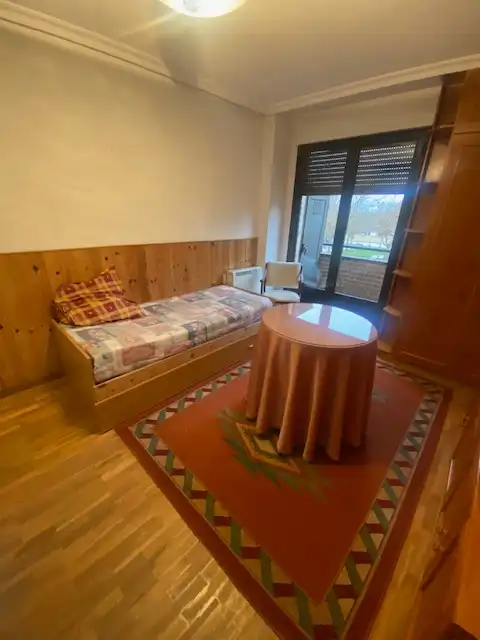 Bedroom of Study for rent in Salamanca  with Parquet flooring, Furnished and Washing machine