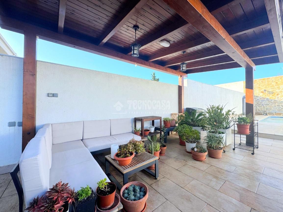 Terraza de Casa adosada en venta en Arroyomolinos (Madrid) con Aire acondicionado, Calefacción y Jardín privado