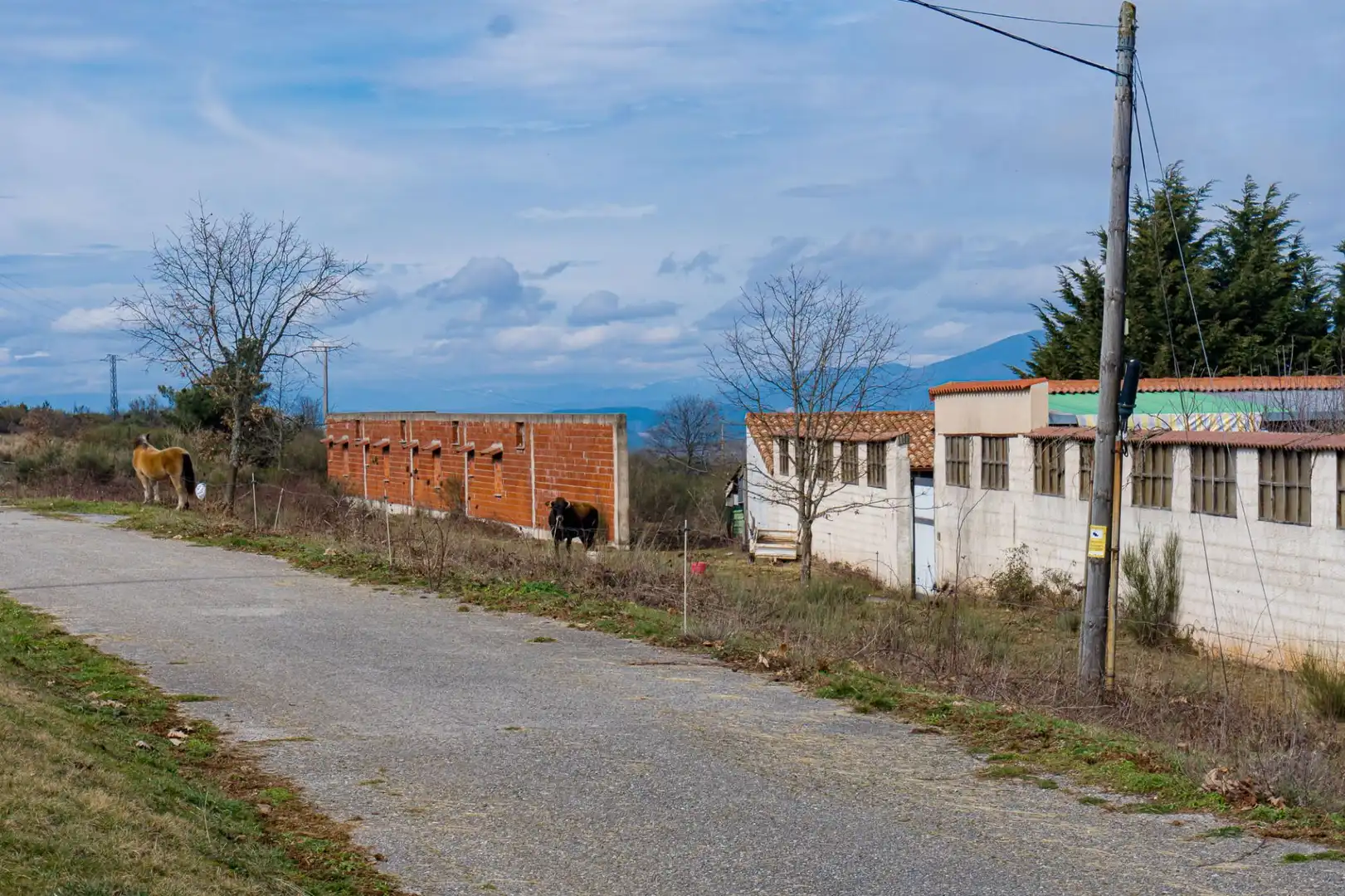 Vista exterior de Casa o xalet en venda en Villagatón amb Aire condicionat, Calefacció i Jardí privat