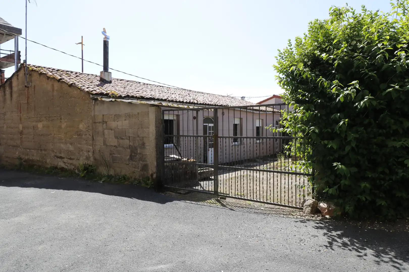 Vista exterior de Casa adosada en venta en Curtis con Calefacción, Jardín privado y Amueblado