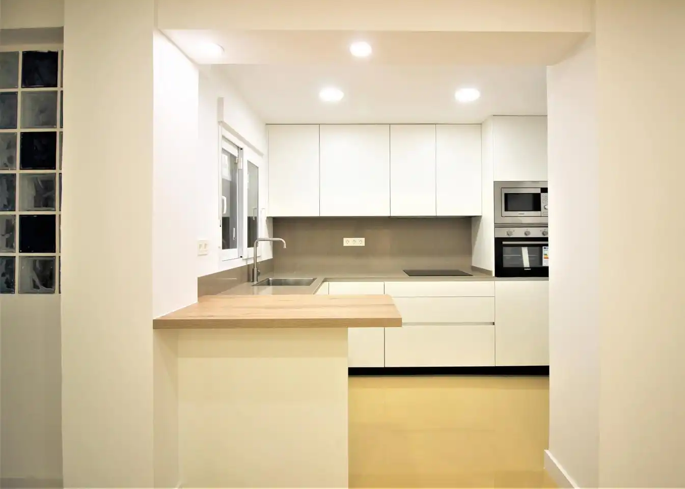 Cocina de Piso de alquiler en Almería con Aire acondicionado