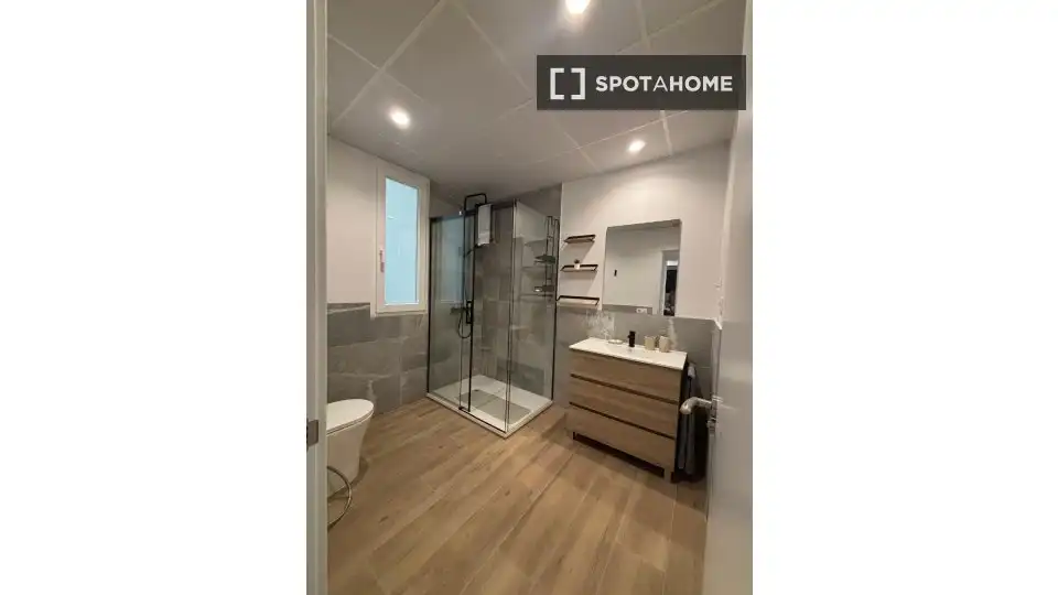 Baño de Piso de alquiler en Madrid con Aire acondicionado, Calefacción y Amueblado